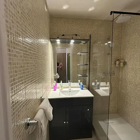Cozy Very Close To Train Station * Niza