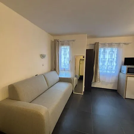 Apartamento Cozy Very Close To Train Station