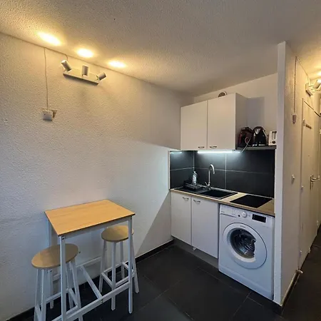 Cozy Very Close To Train Station *